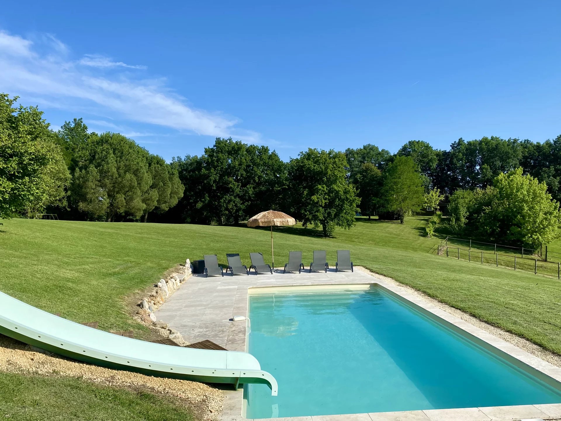 Stunning property with 2 guest houses, 2 pools and breathtaking views, Aquitaine – France – BVI71367