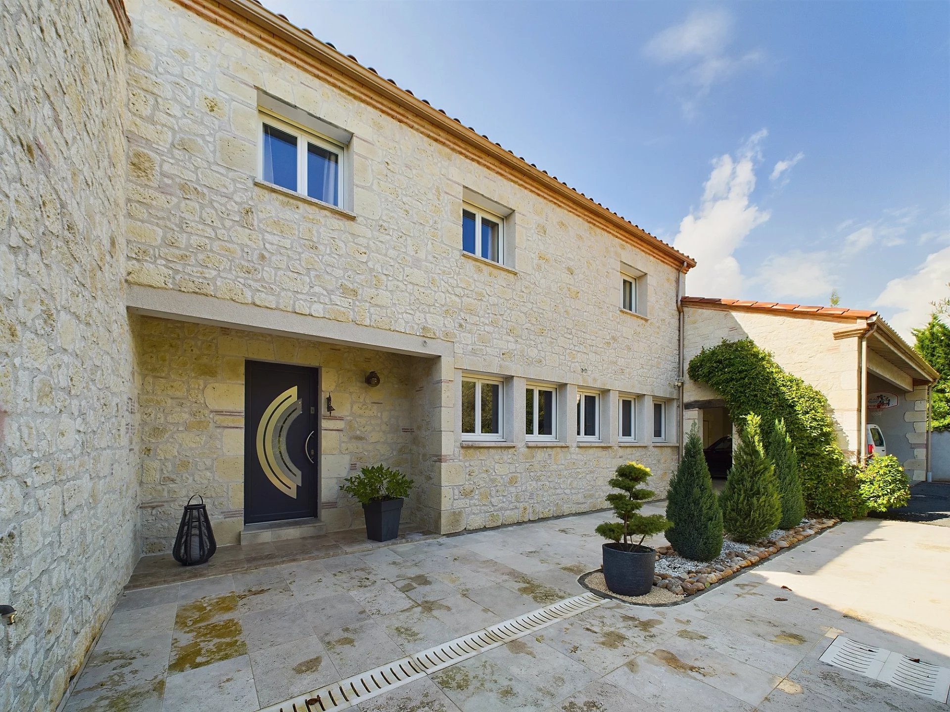 Stunning property with 2 guest houses, 2 pools and breathtaking views, Aquitaine – France – BVI71367