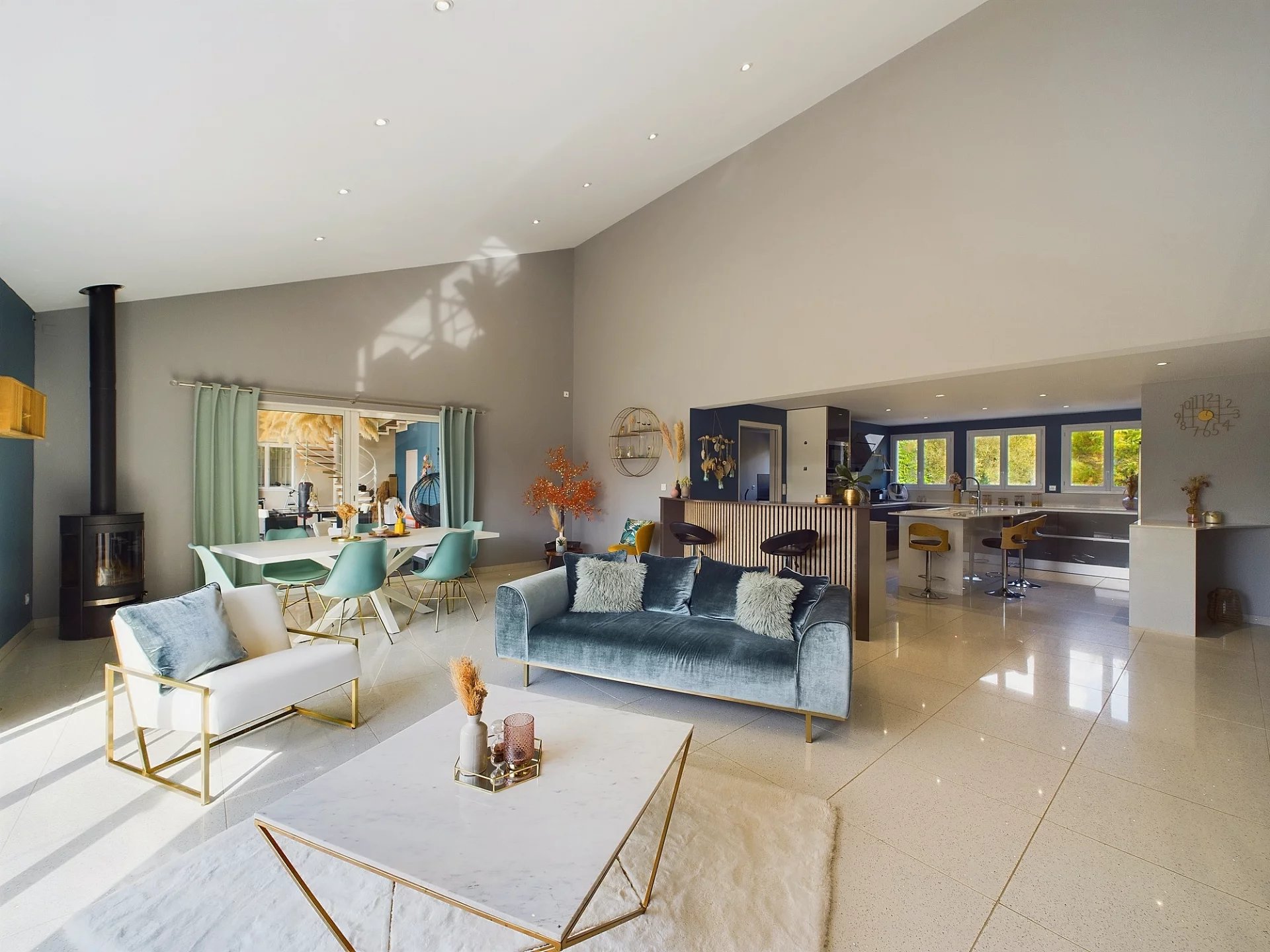 Stunning property with 2 guest houses, 2 pools and breathtaking views, Aquitaine – France – BVI71367