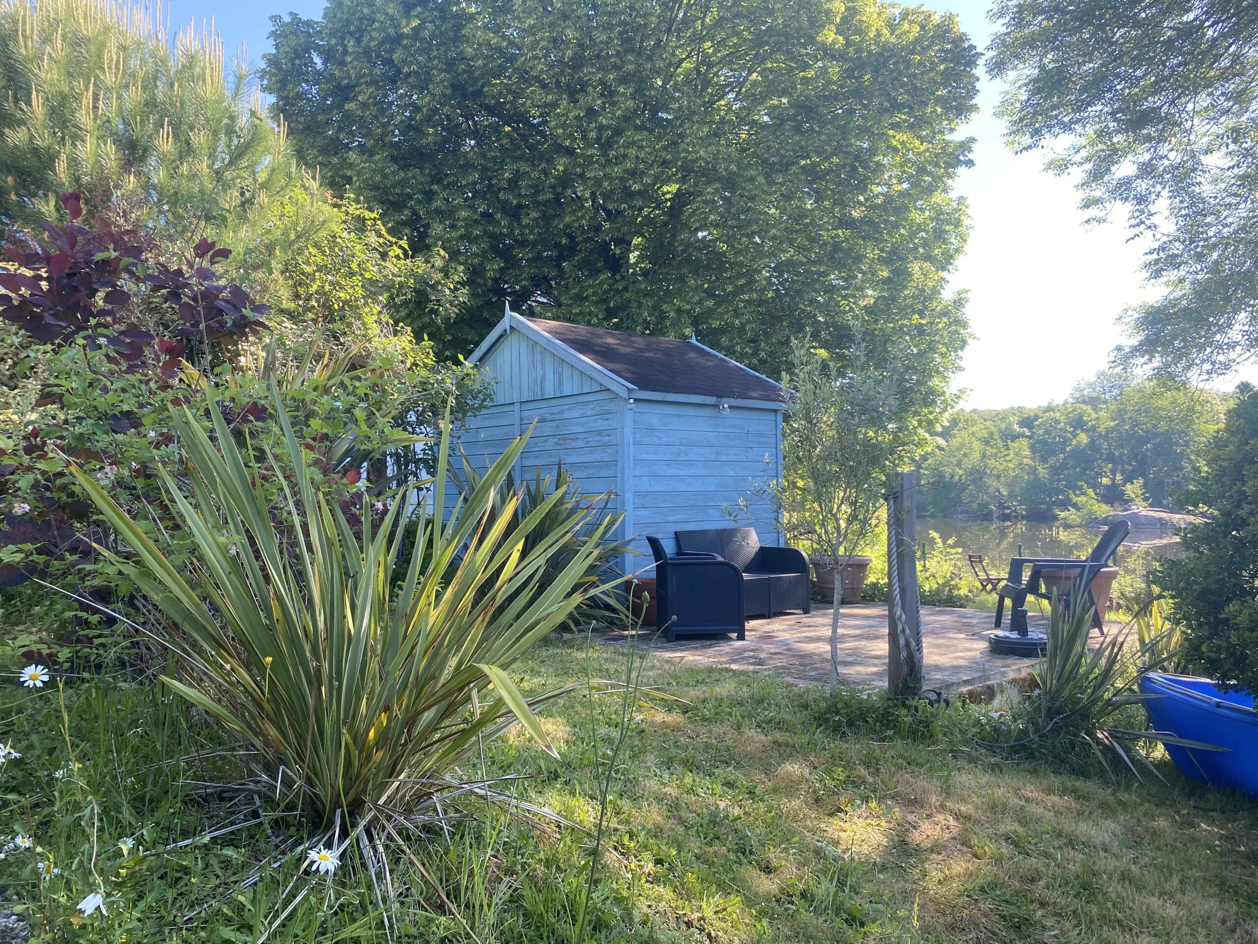 Set right on the river, this delightful chalet is nestled within its own beautifully landscaped garden., Poitou-Charentes – France – BVI85616