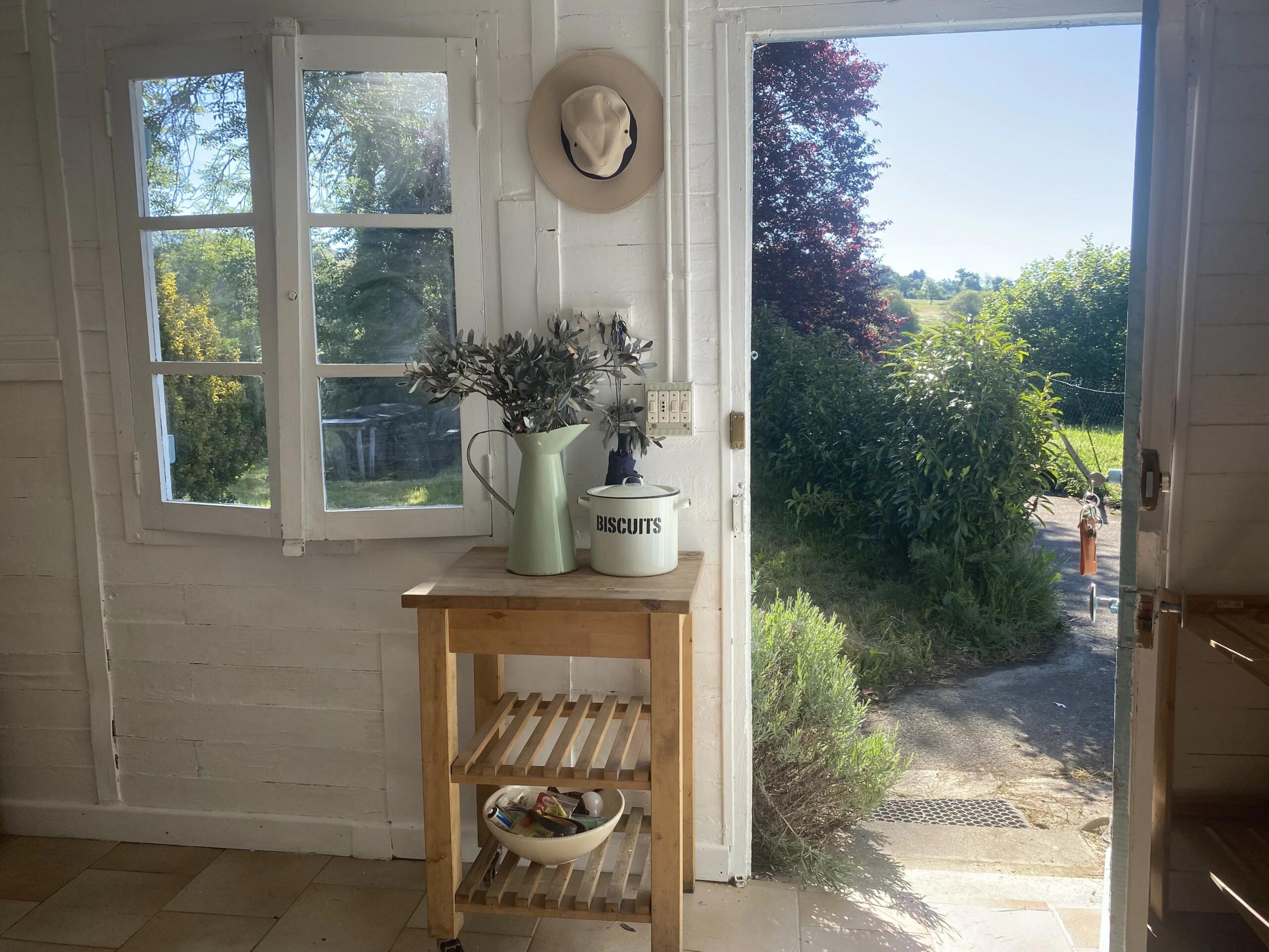 Set right on the river, this delightful chalet is nestled within its own beautifully landscaped garden., Poitou-Charentes – France – BVI85616