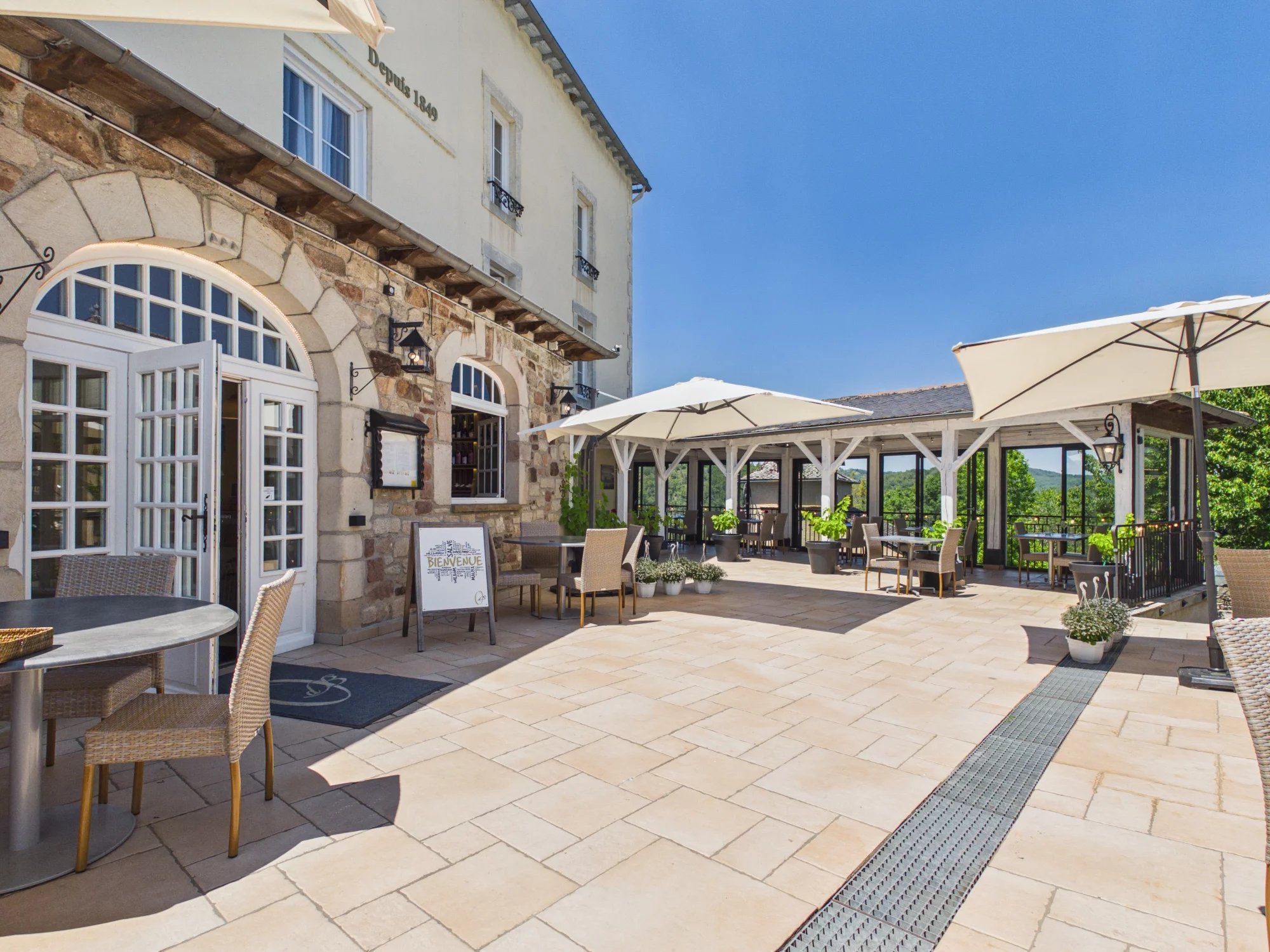Hôtel-Restaurant with 17 en suite rooms and owners accomodation, Midi-Pyrénées – France – BVI73330