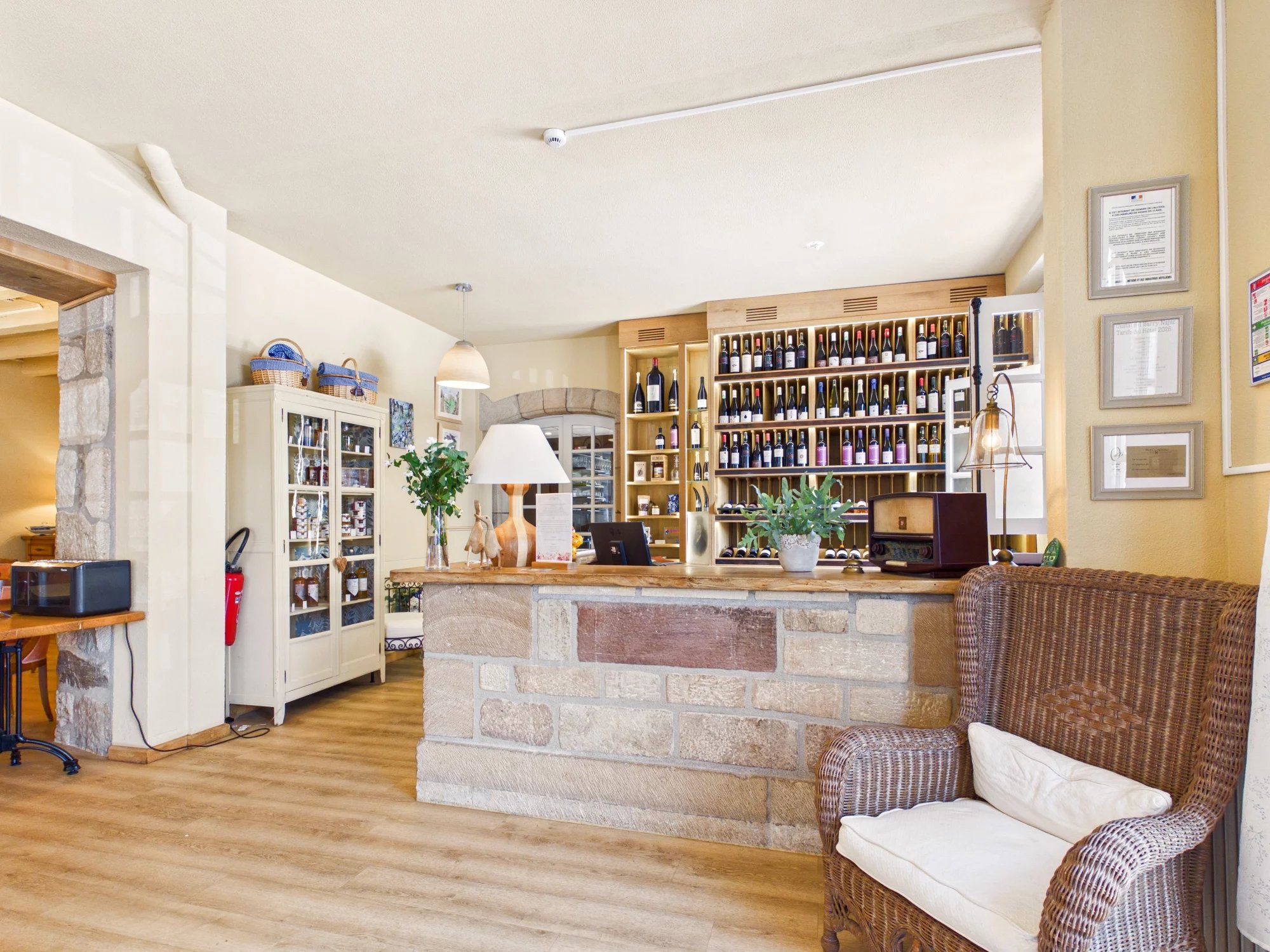 Hôtel-Restaurant with 17 en suite rooms and owners accomodation, Midi-Pyrénées – France – BVI73330