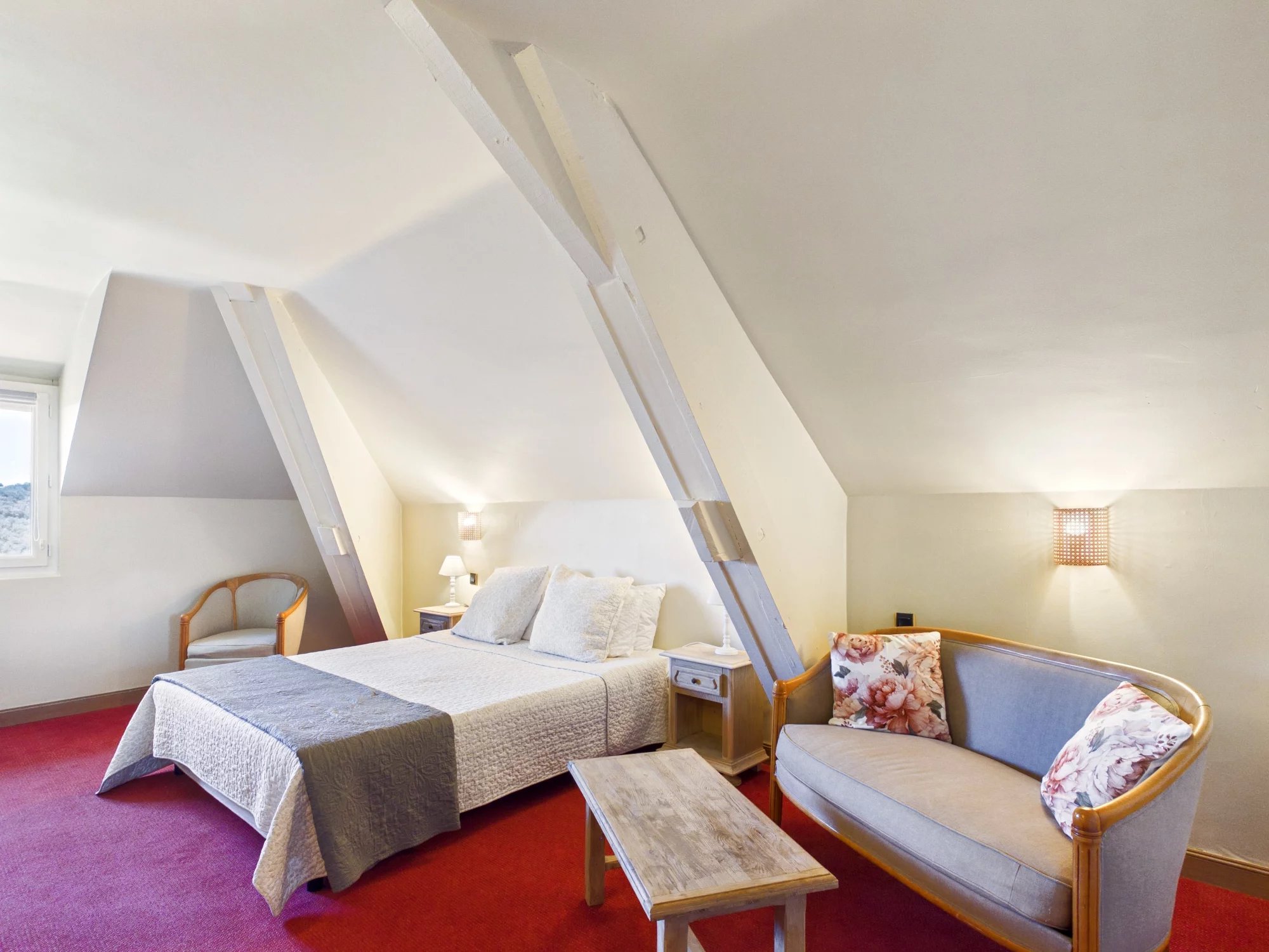 Hôtel-Restaurant with 17 en suite rooms and owners accomodation, Midi-Pyrénées – France – BVI73330