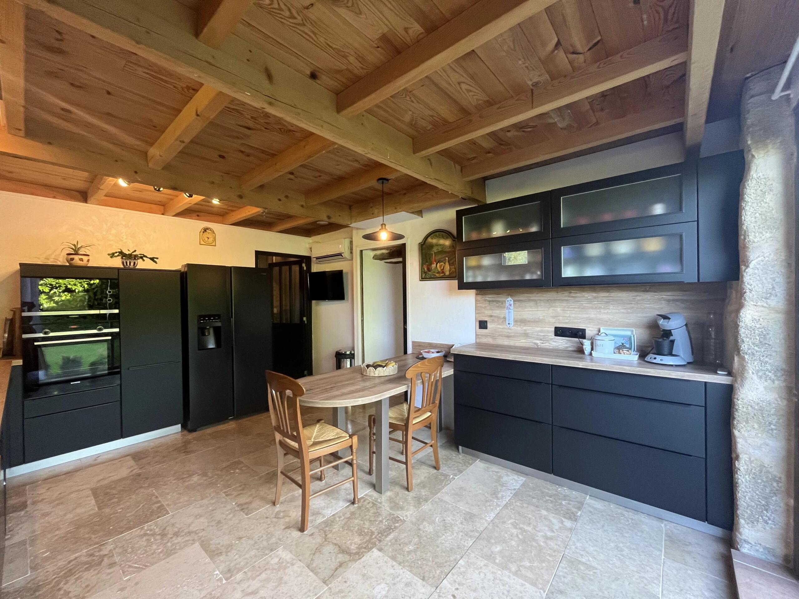 Charming Farmhouse with Stunning Views & Huge Barn, Aquitaine – France – BVI85823
