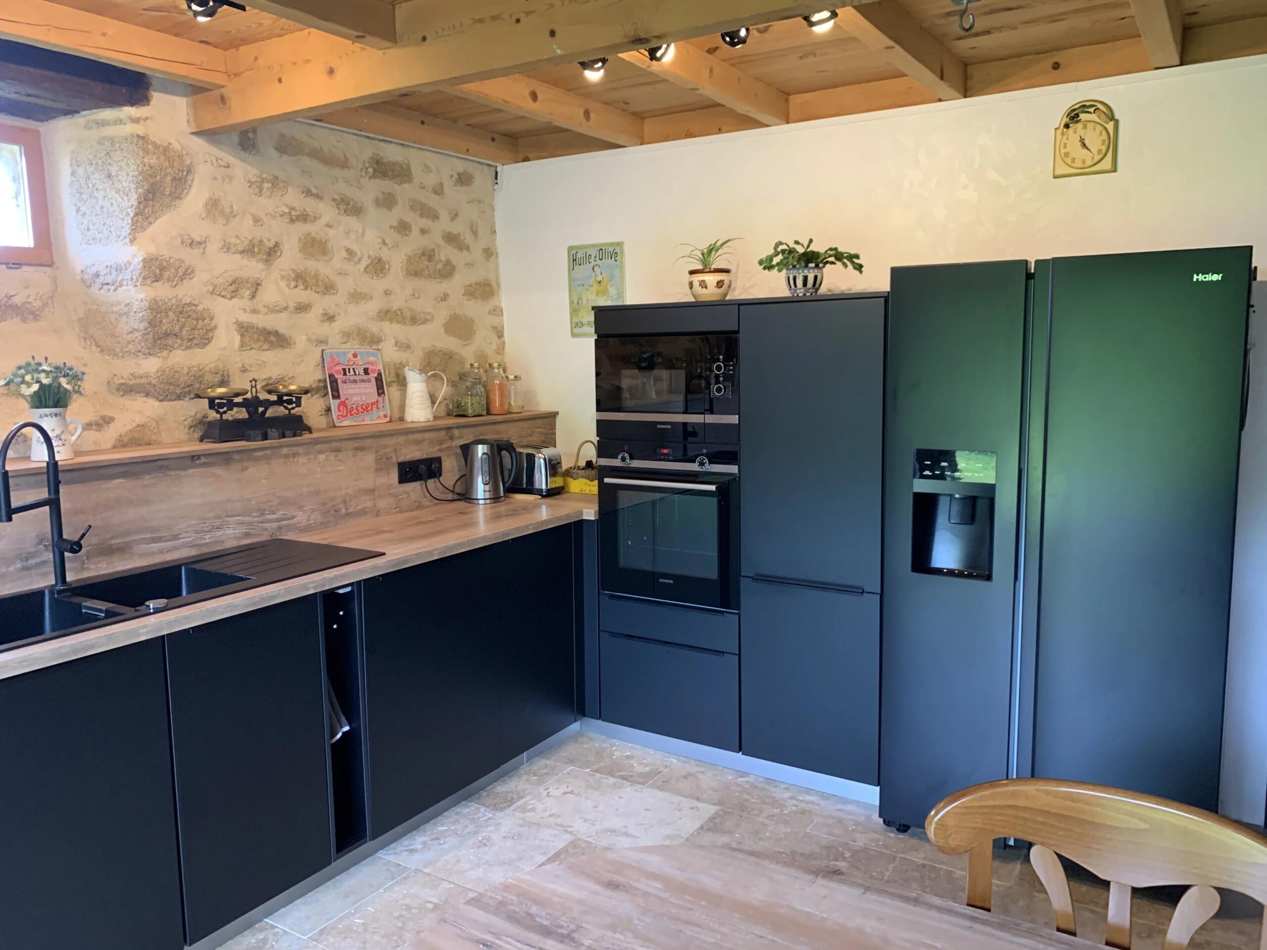 Charming Farmhouse with Stunning Views & Huge Barn, Aquitaine – France – BVI85823