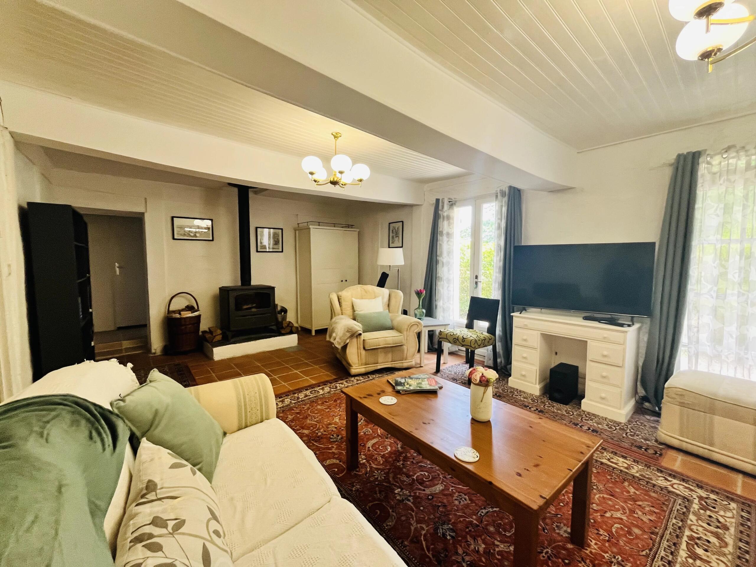 Character 3 bed stone cottage with countryside views, Aquitaine – France – BVI74181