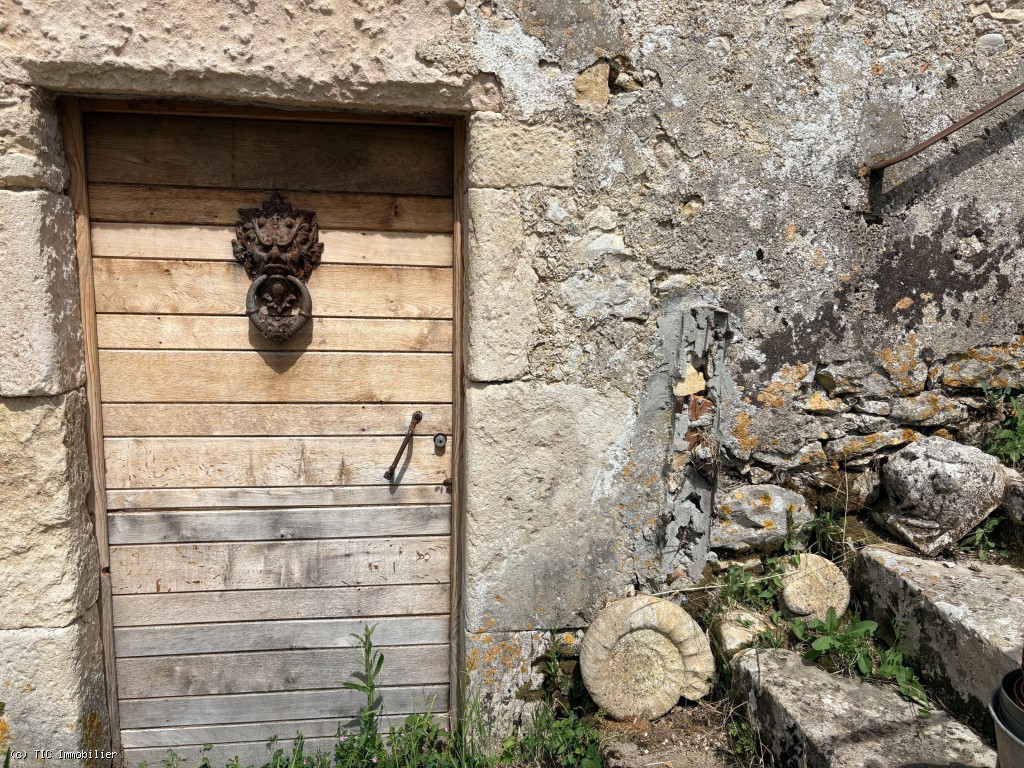 2 bedroom House in Civray, France – r7505