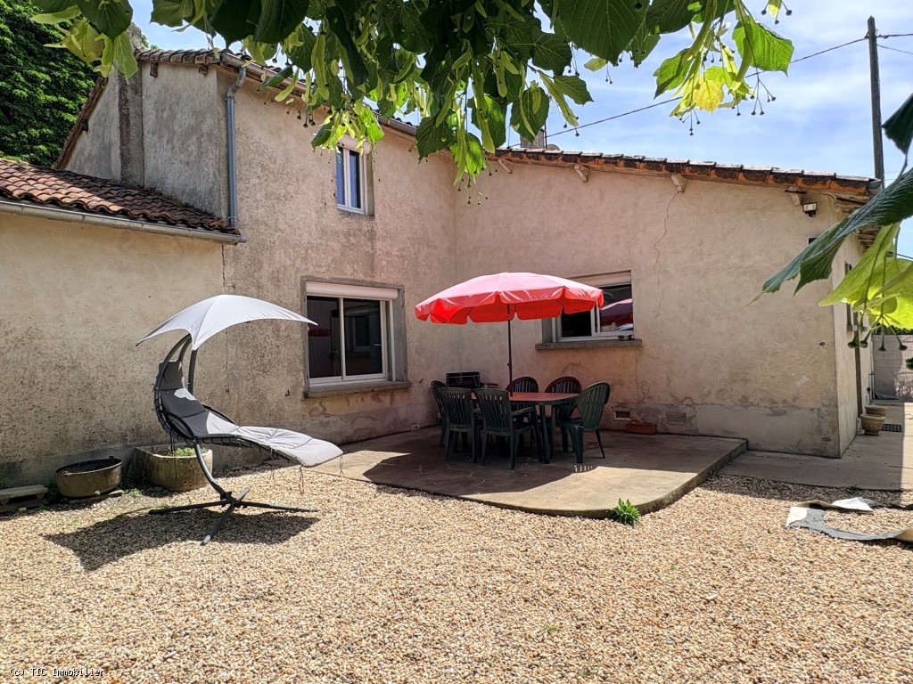 3 bedroom House in Nanteuil-En-Vallee, Nanteuil-En-Vallée, France – r7503