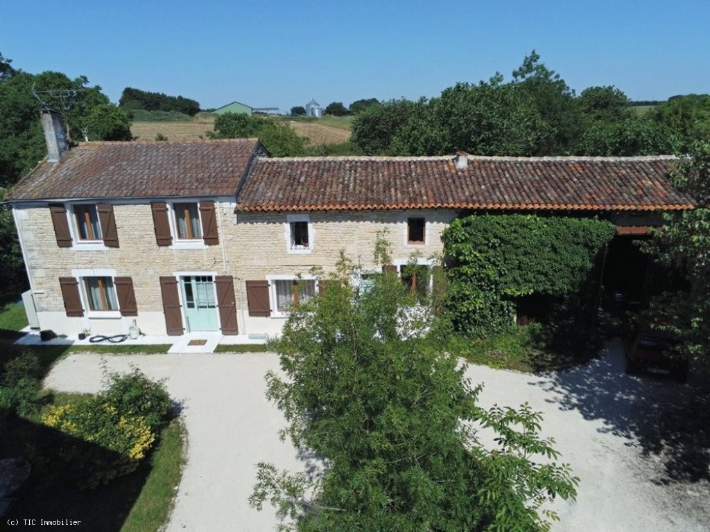 5 bedroom House in Ruffec, France – r7499