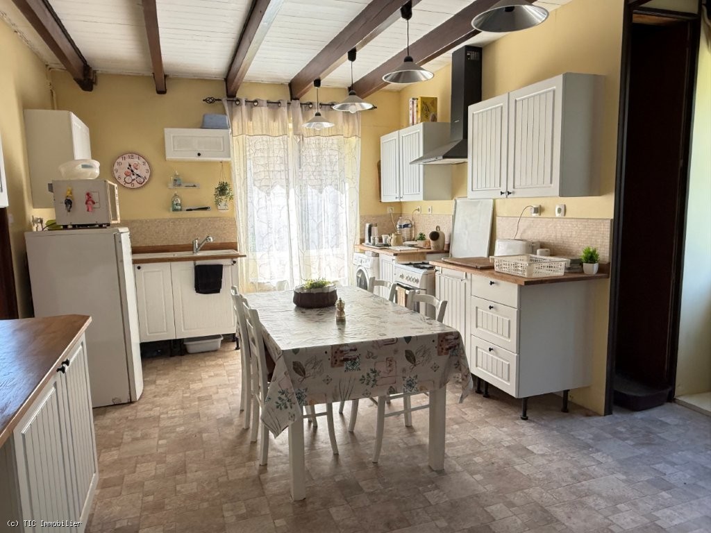 5 bedroom House in Ruffec, France – r7499