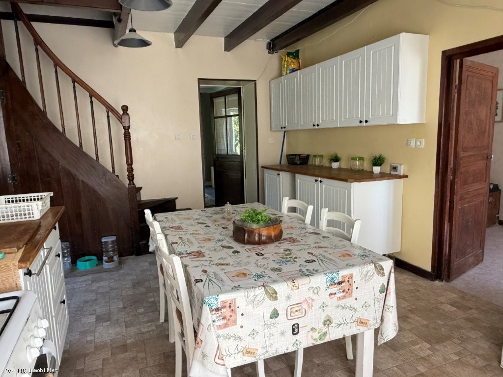 5 bedroom House in Ruffec, France – r7499