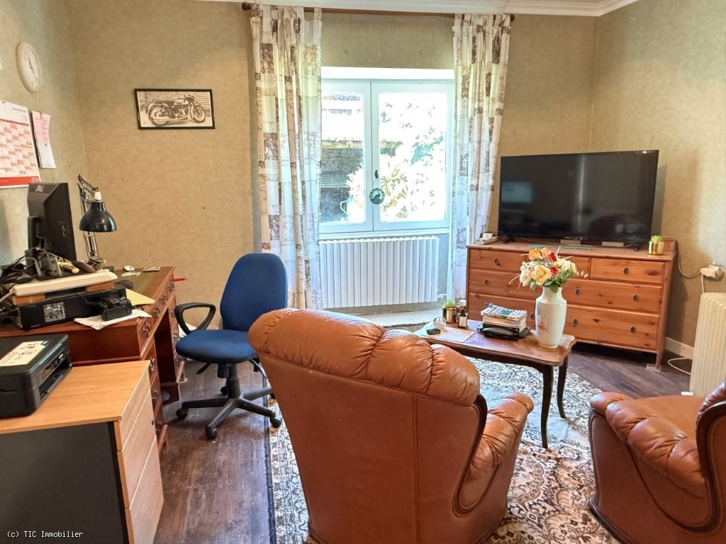 5 bedroom House in Ruffec, France – r7499