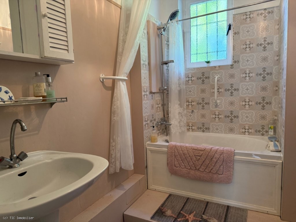 5 bedroom House in Ruffec, France – r7499