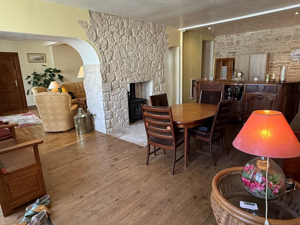 5 bedroom House in Ruffec, France – r7498