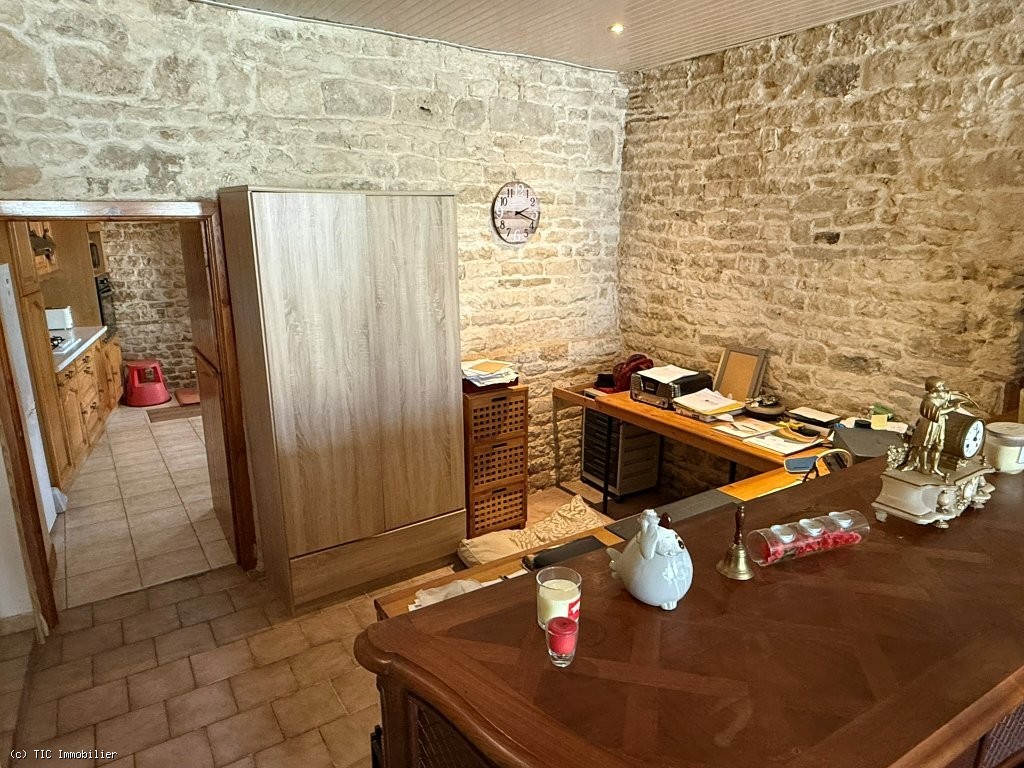 5 bedroom House in Ruffec, France – r7498