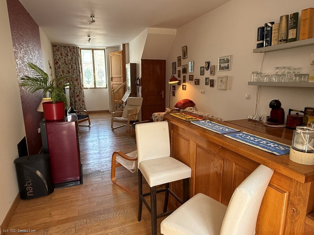 5 bedroom House in Ruffec, France – r7498