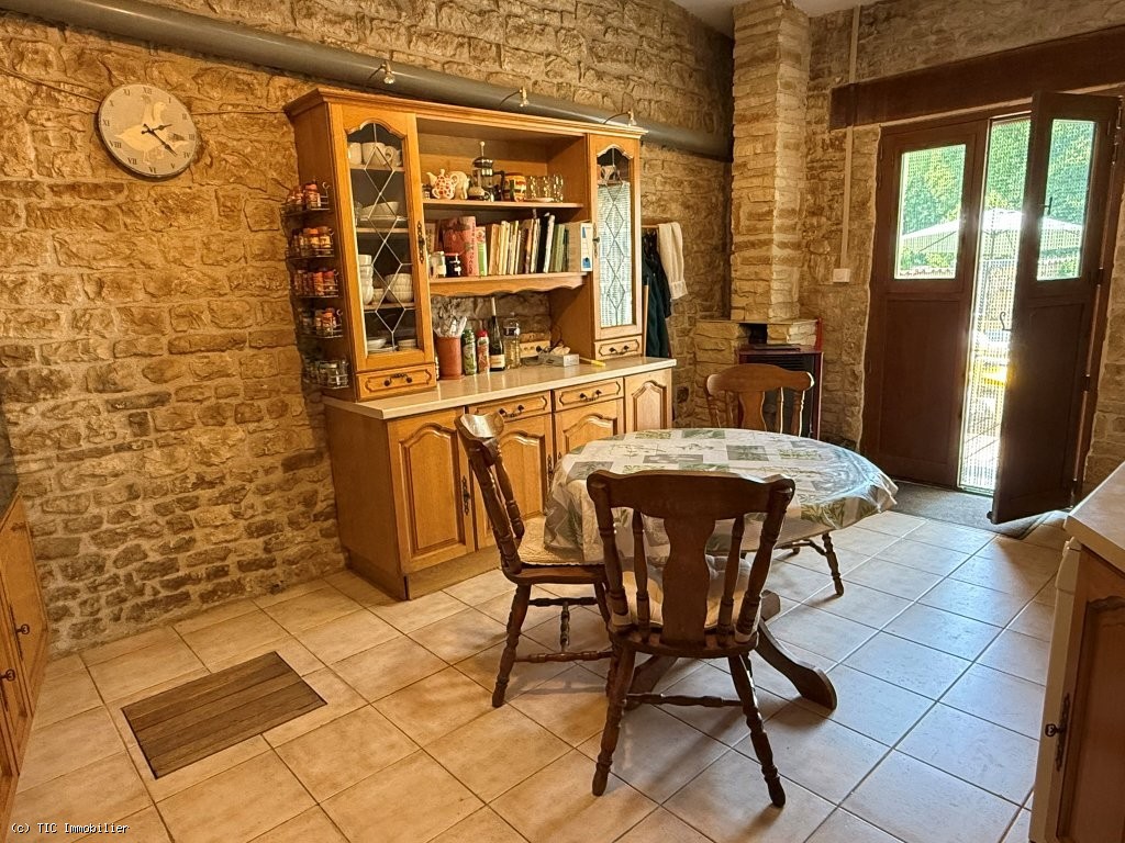 5 bedroom House in Ruffec, France – r7498