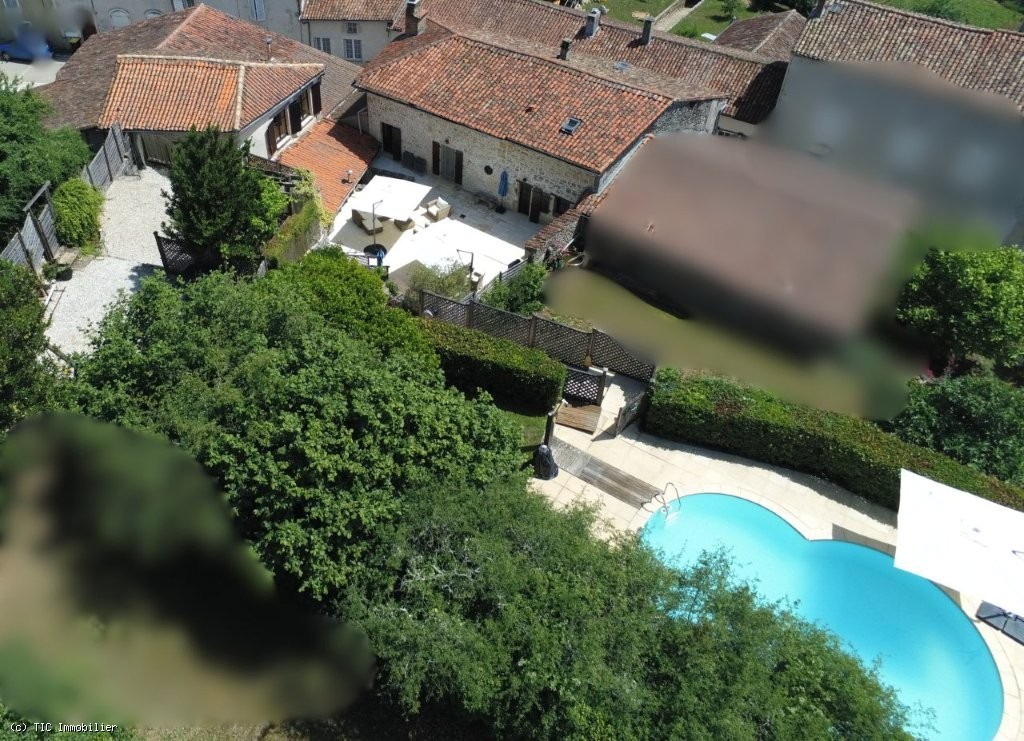 6 bedroom House in Nanteuil-En-Vallee, Nanteuil-En-Vallée, France – r7493