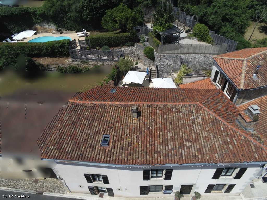 6 bedroom House in Nanteuil-En-Vallee, Nanteuil-En-Vallée, France – r7493