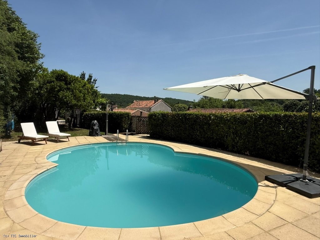 6 bedroom House in Nanteuil-En-Vallee, Nanteuil-En-Vallée, France – r7493