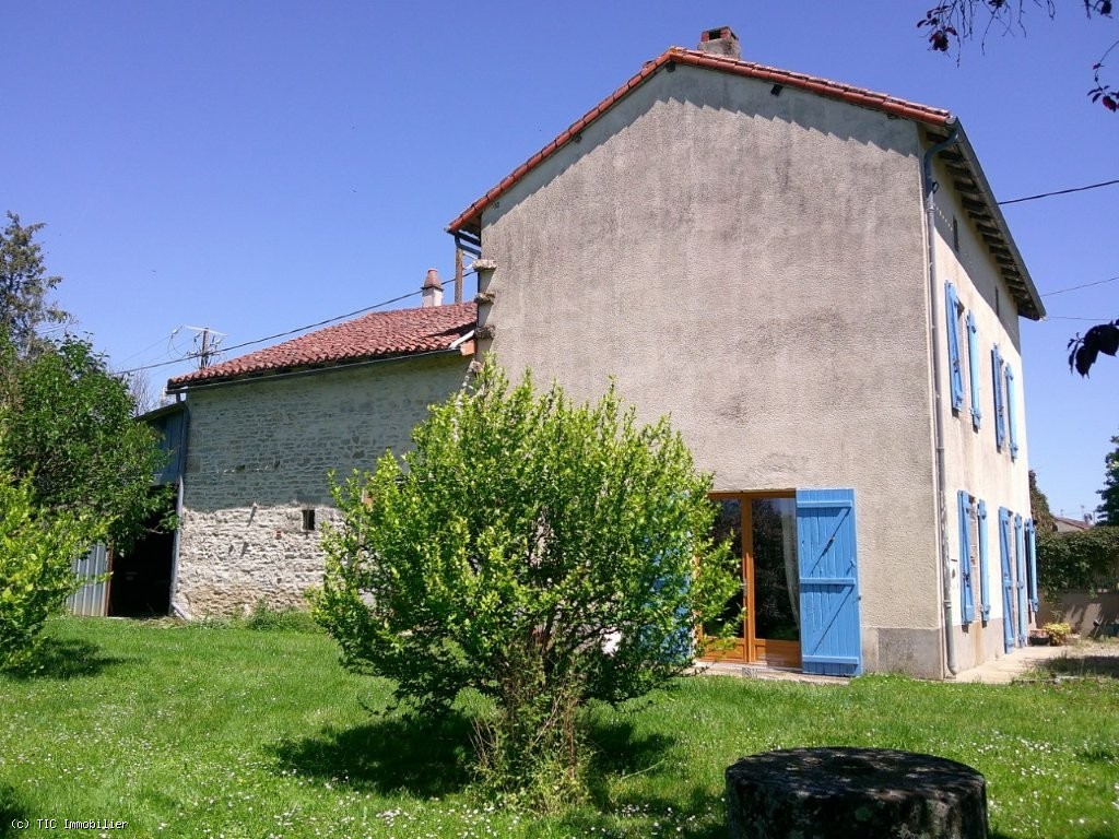 4 bedroom House in Charroux, France – r7477