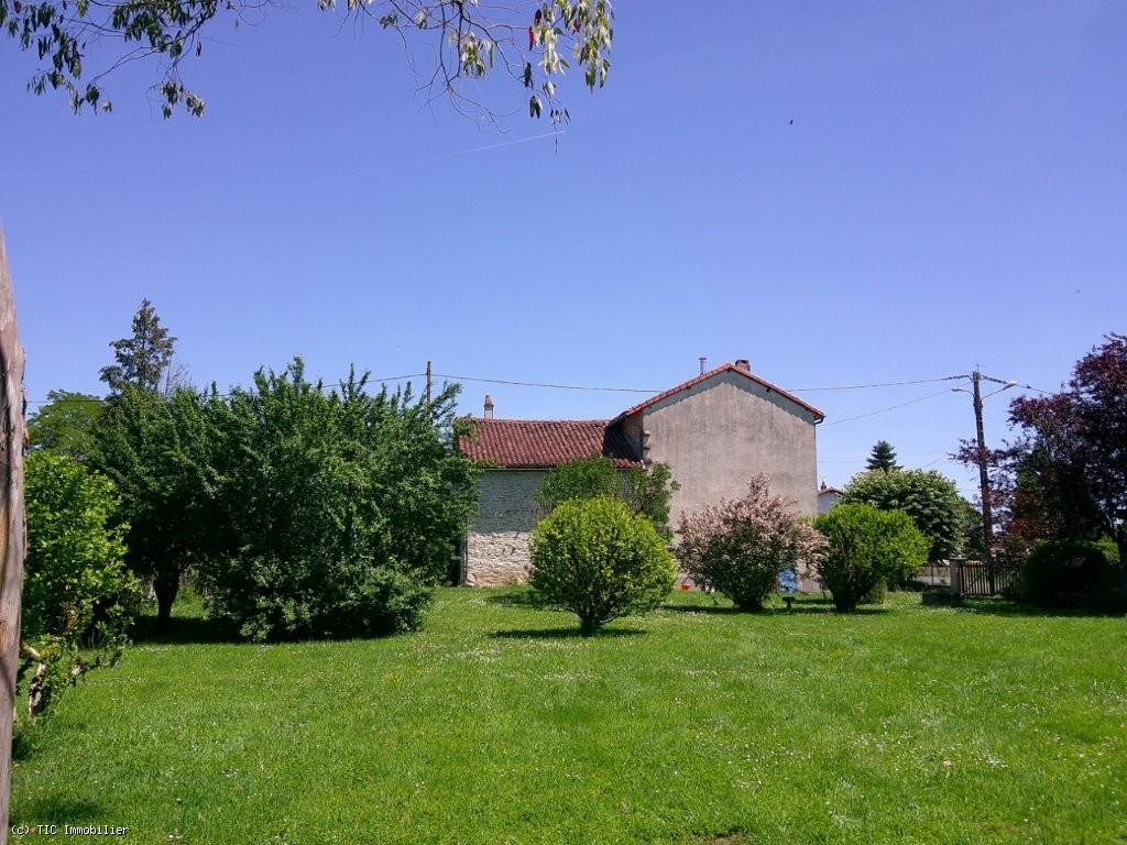 4 bedroom House in Charroux, France – r7477