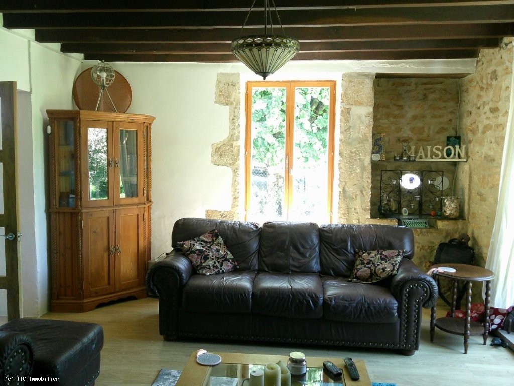 4 bedroom House in Charroux, France – r7477
