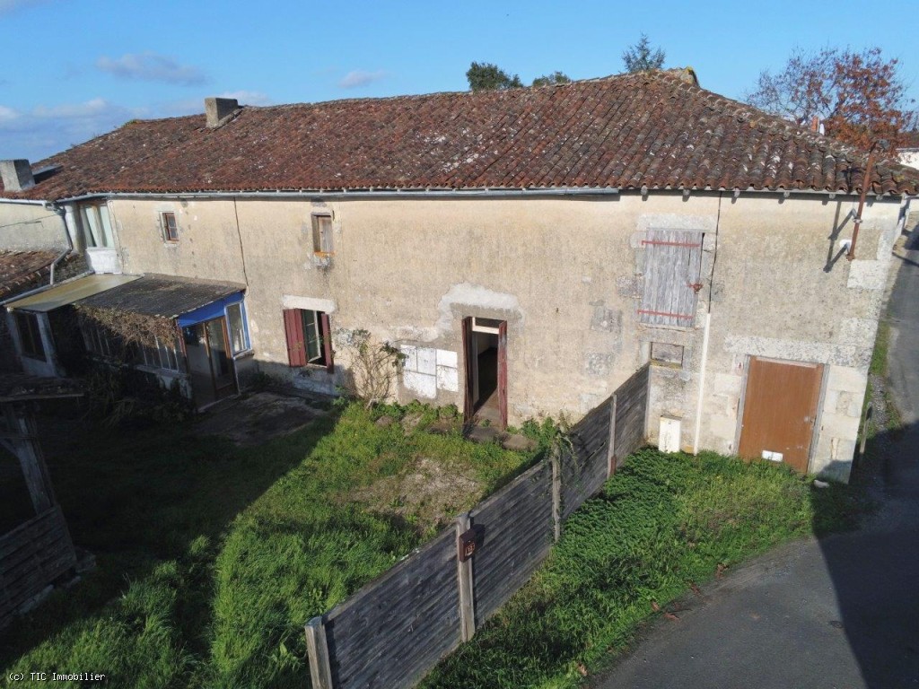 1 bedroom House in Civray, France – r7147