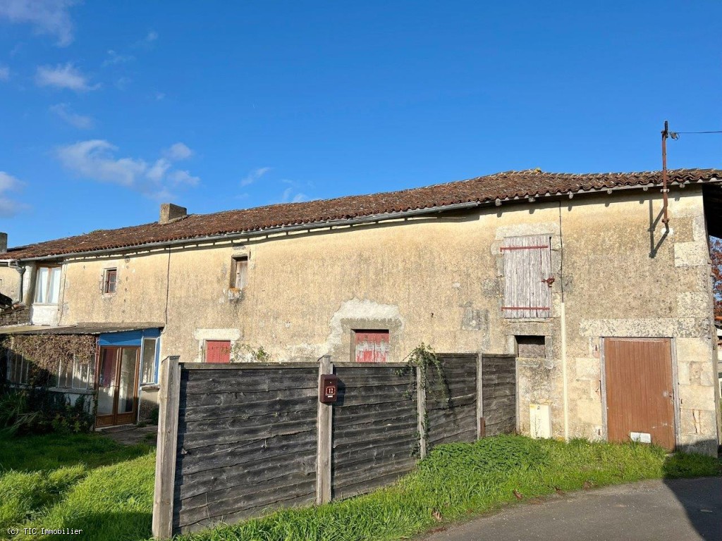 1 bedroom House in Civray, France – r7147