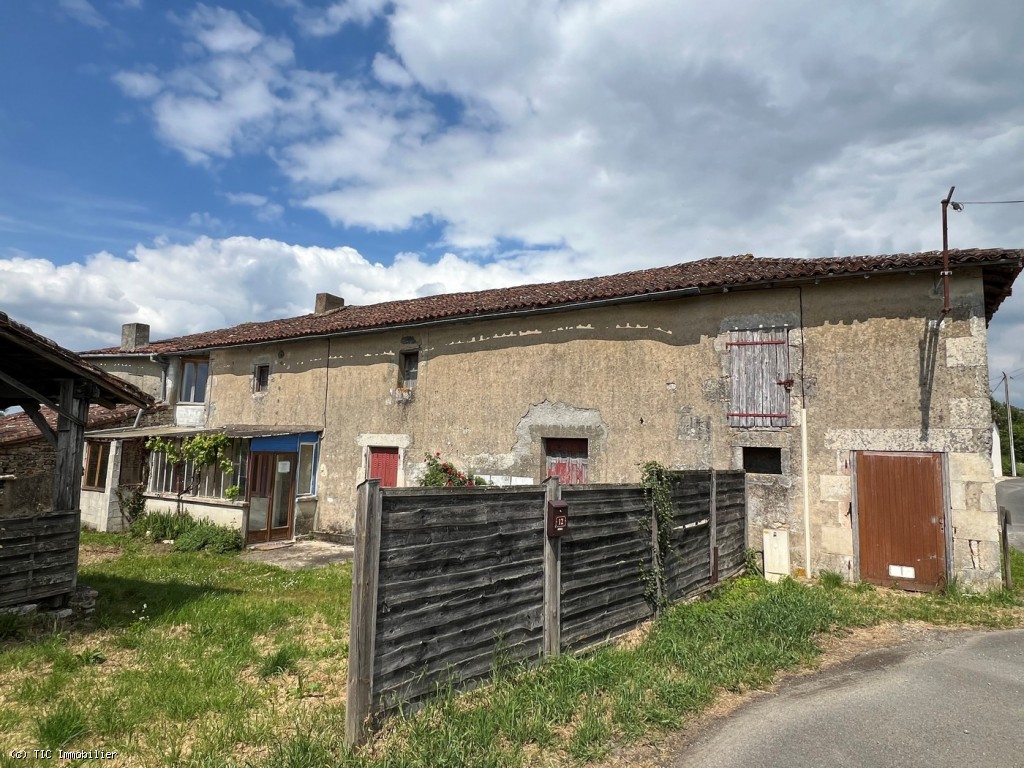 1 bedroom House in Civray, France – r7147
