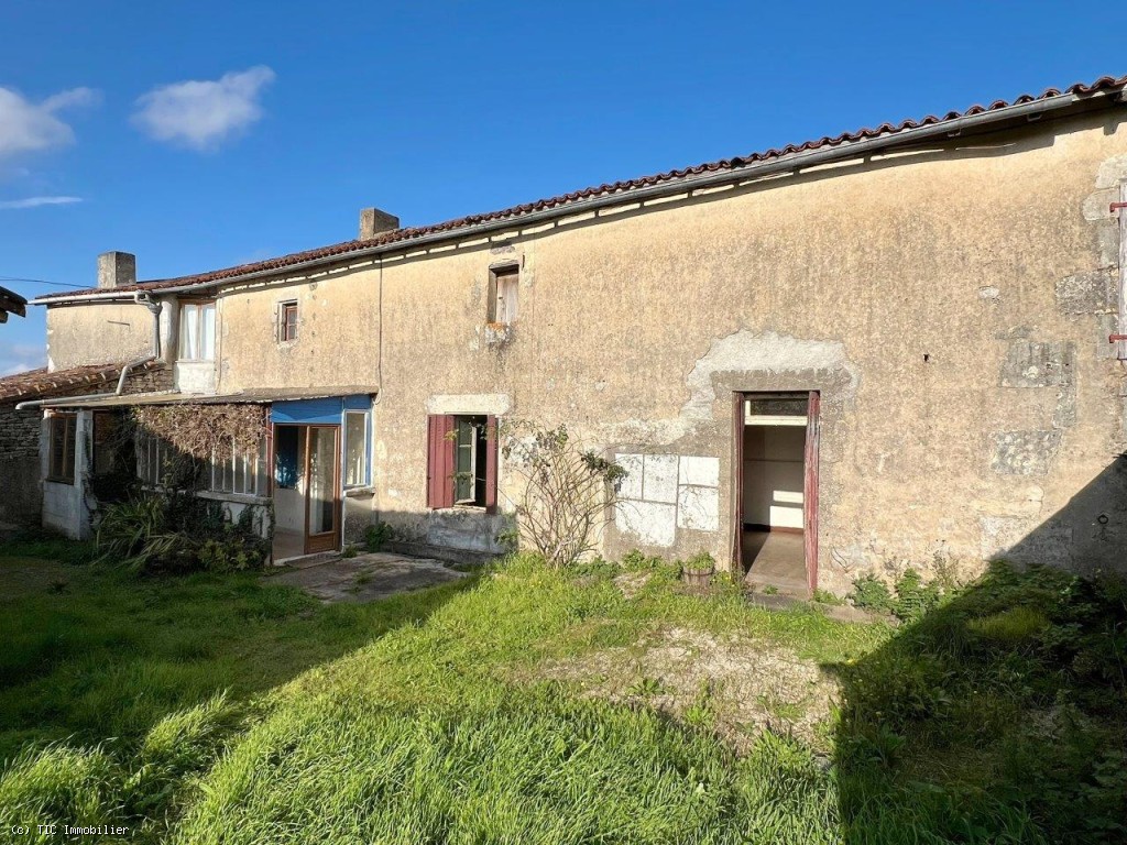 1 bedroom House in Civray, France – r7147