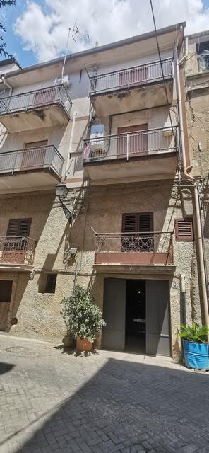 Townhouse in Sicily – Casa Pecoraro Alessandria