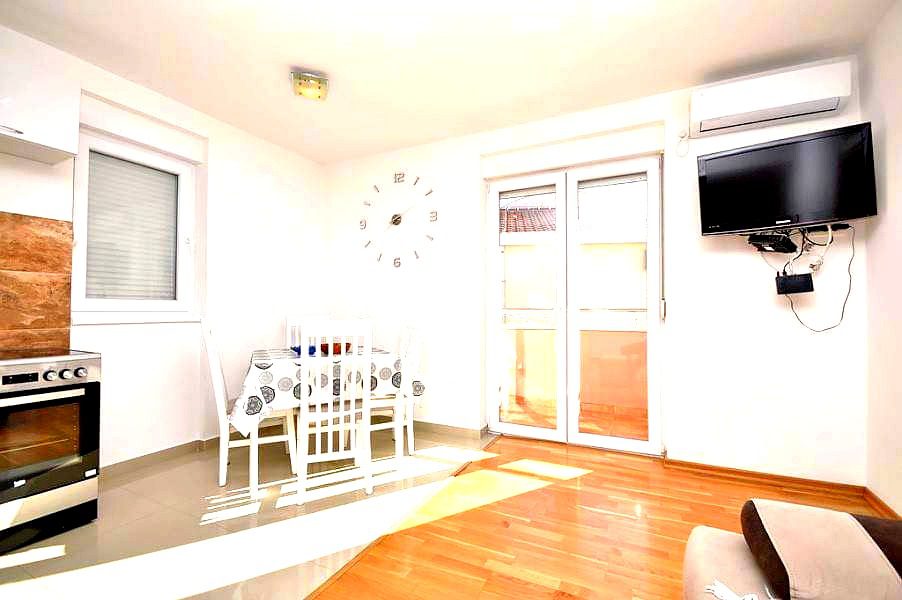 2 bedroom Apartments in Igalo, Herceg Novi Municipality, Montenegro – MRETT-13