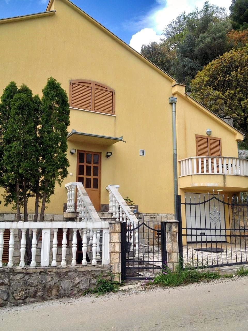 4 bedroom Houses in Budva, Budva Municipality, Montenegro – MRE39628