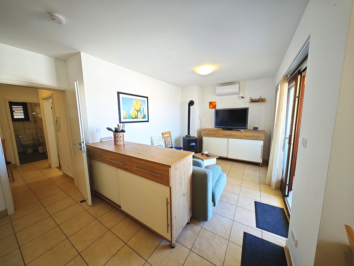 2 bedroom apartment in Malinska-Dubašnica, Croatia – 103681