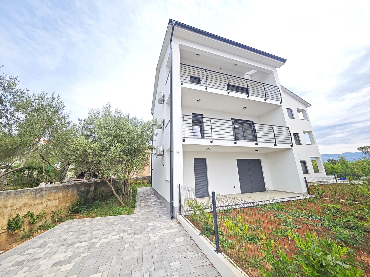 2 bedroom apartment in Dobrinj, Croatia – 103672