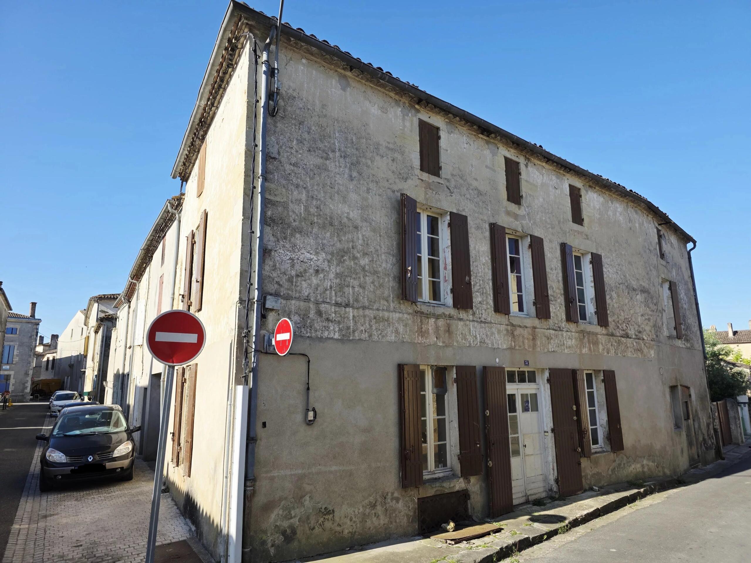 Monségur, Village House with 3 Bedrooms and Excellent Potential, Aquitaine – France – BVI83915