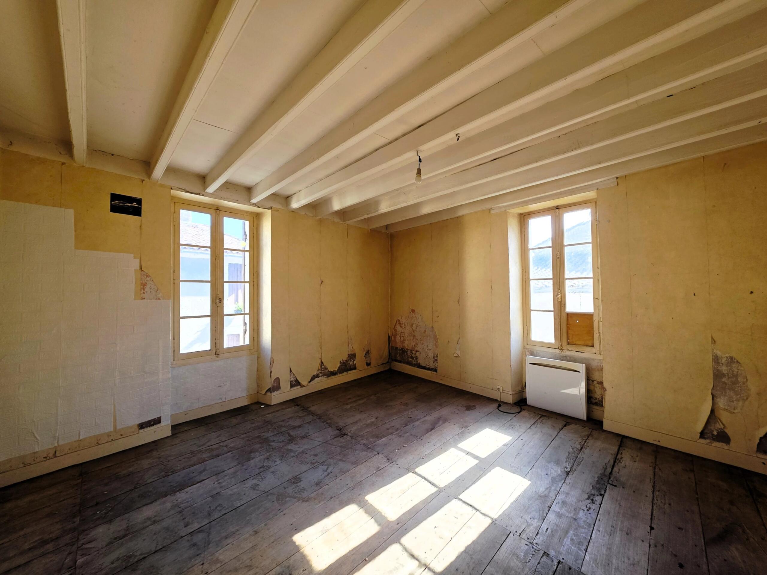 Monségur, Village House with 3 Bedrooms and Excellent Potential, Aquitaine – France – BVI83915