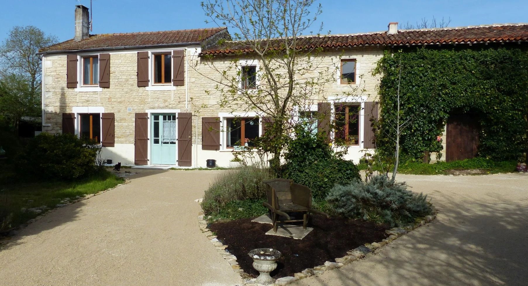 Spacious village house with large garden and parking, Poitou-Charentes – France – BVI85715