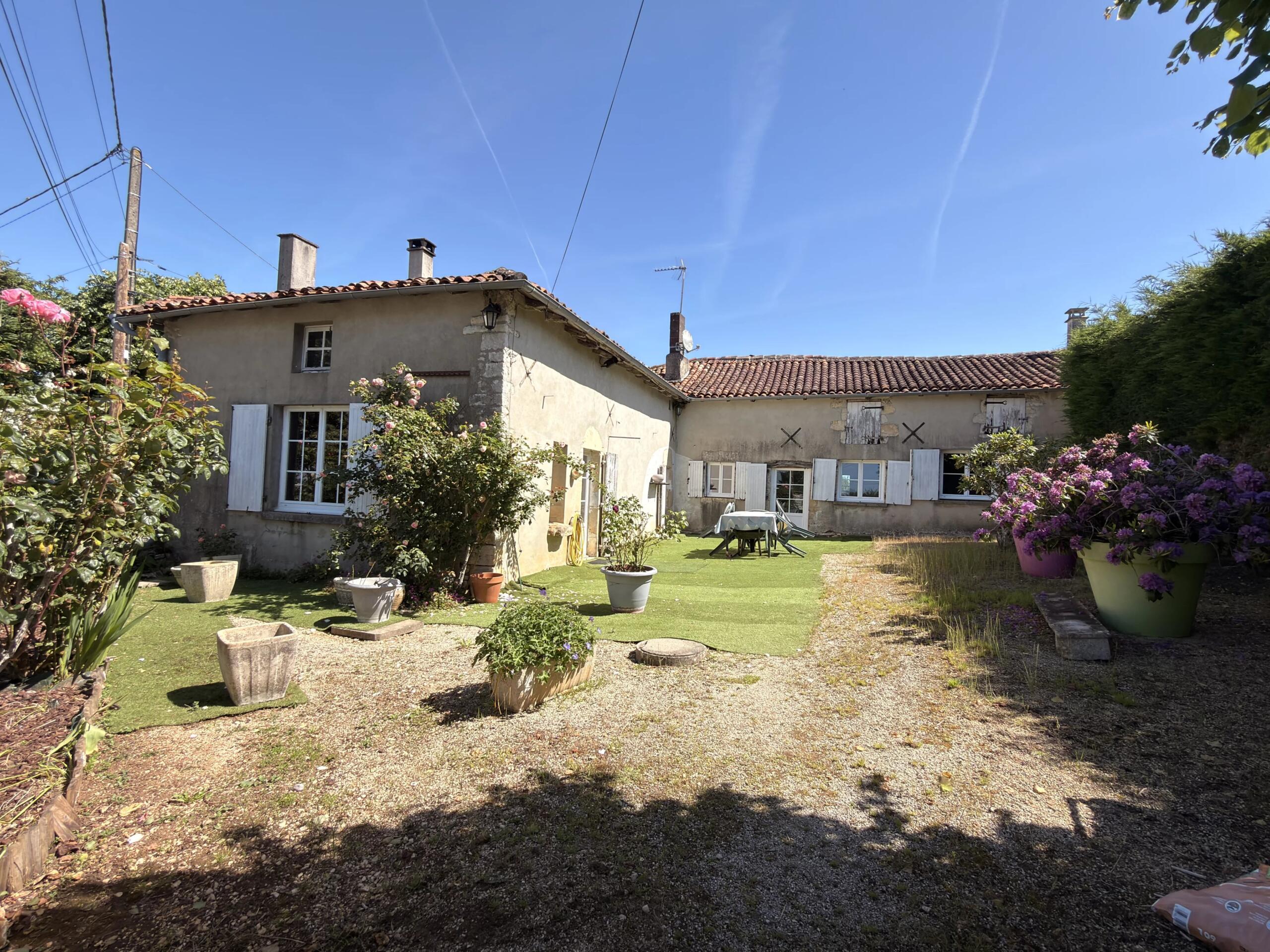 Charming 3 bed country house offering great potential with  garden and possibility to buy additional land., Poitou-Charentes – France – BVI85734