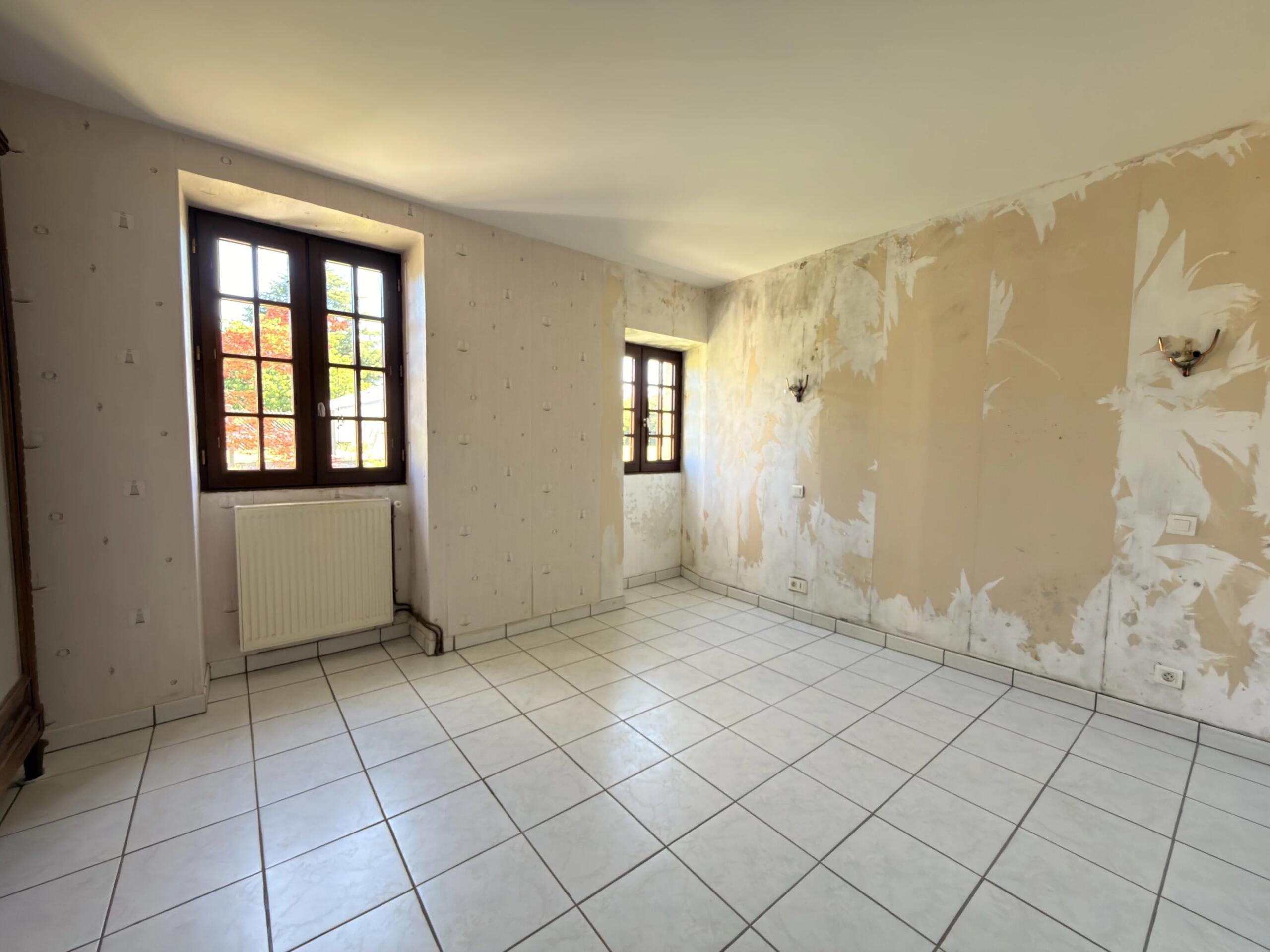 Charming 3 bed country house offering great potential with  garden and possibility to buy additional land., Poitou-Charentes – France – BVI85734
