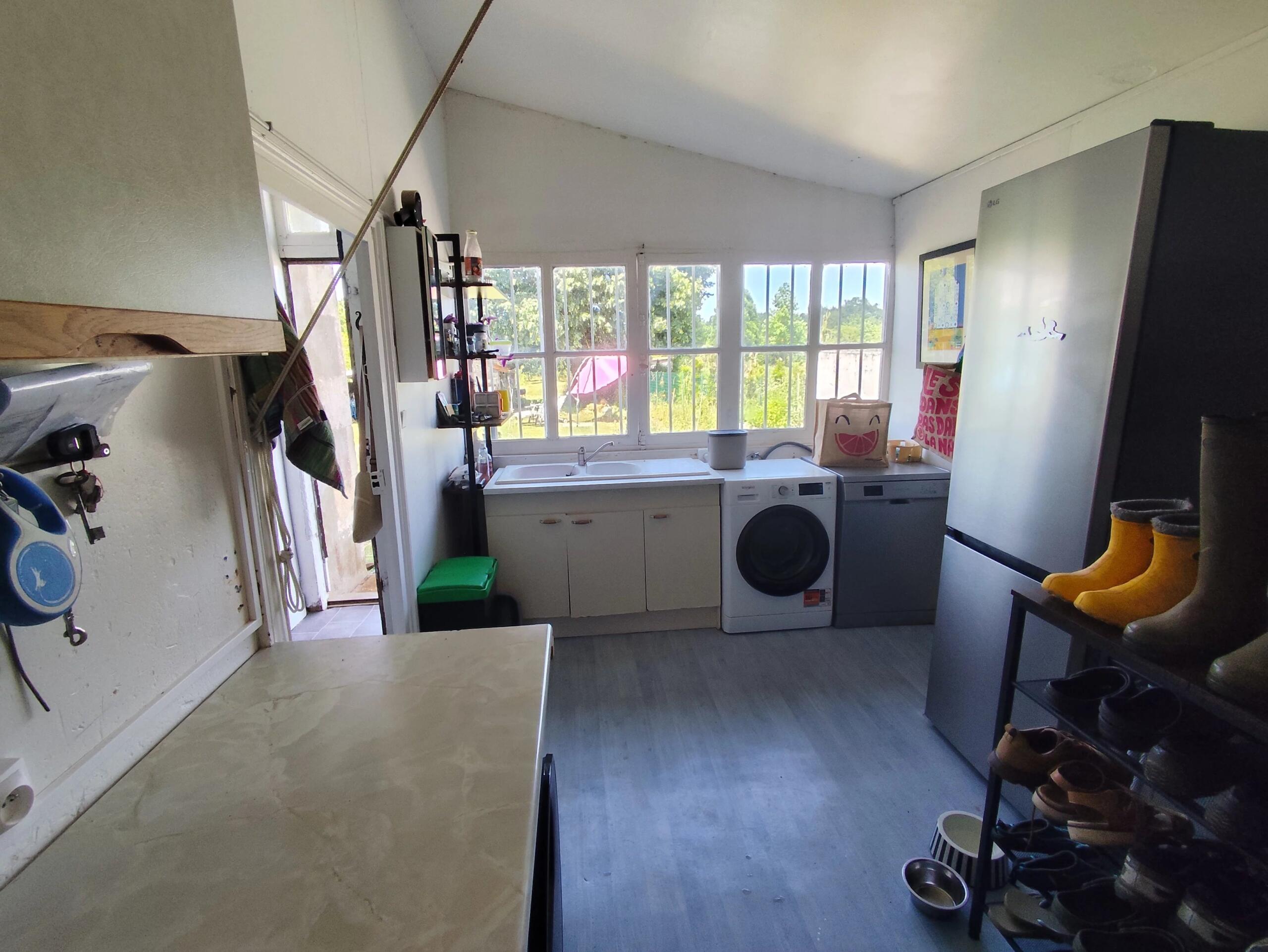 Pretty 3 bedroom cottage with large garden and barn close to Civray, Poitou-Charentes – France – BVI84487