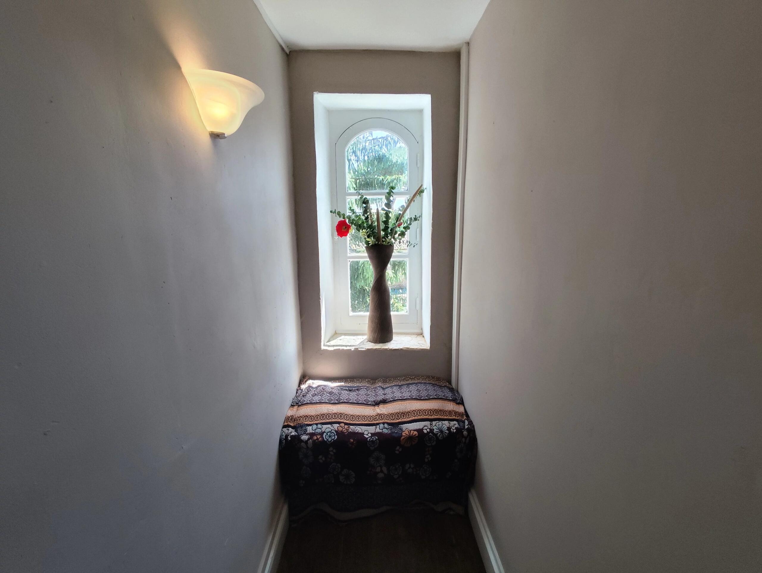 Pretty 3 bedroom cottage with large garden and barn close to Civray, Poitou-Charentes – France – BVI84487