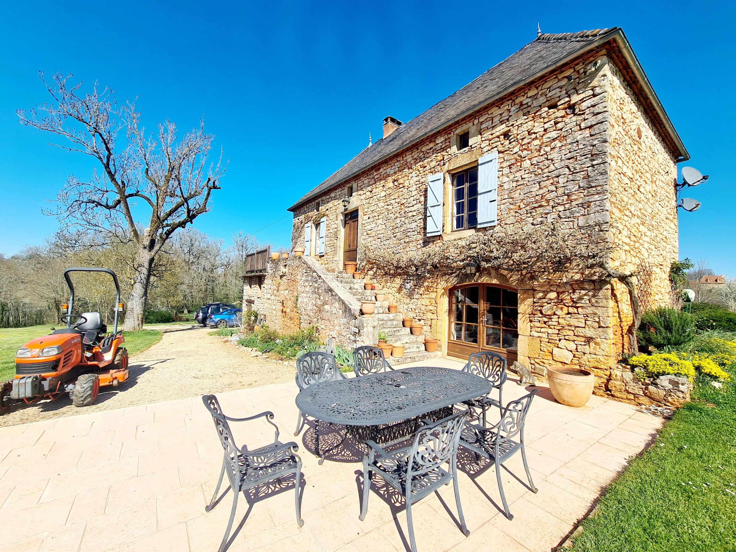Charming stone property with guest house, pool, and 12 hectares of land in Dégagnac (Lot), Midi-Pyrénées – France – BVI78477