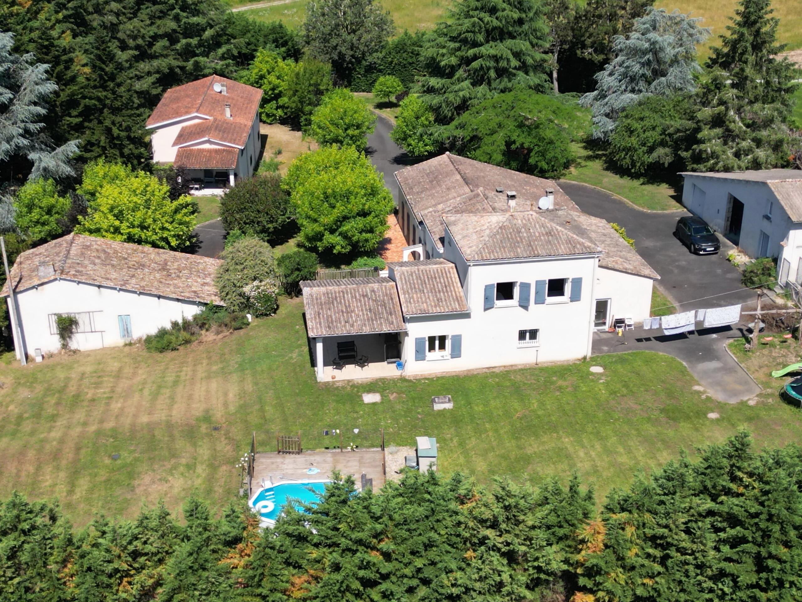 Spacious 4 Bed House PLUS 3 Bed Gite PLUS Outbuildings, Poitou-Charentes – France – BVI85678