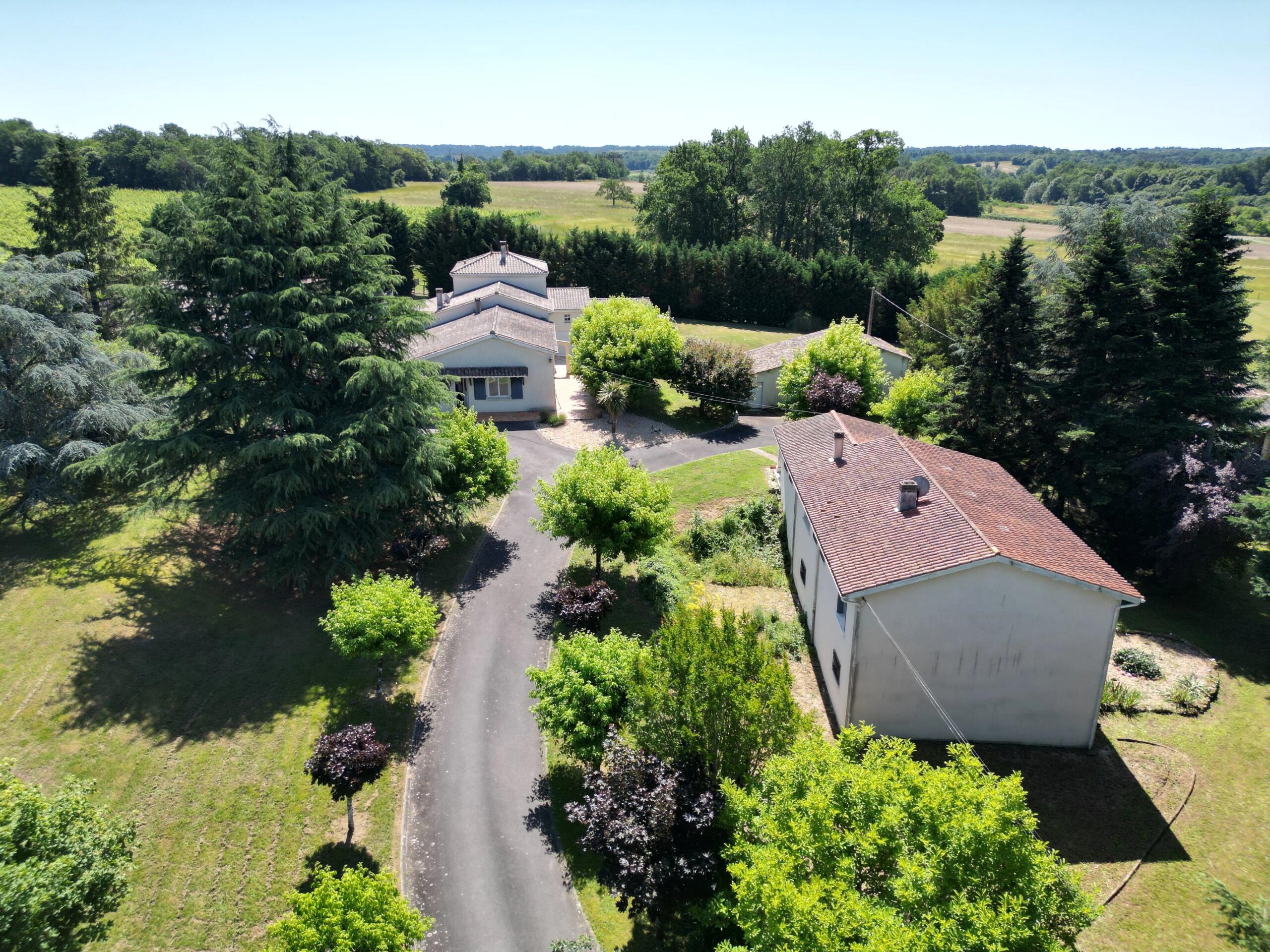 Spacious 4 Bed House PLUS 3 Bed Gite PLUS Outbuildings, Poitou-Charentes – France – BVI85678