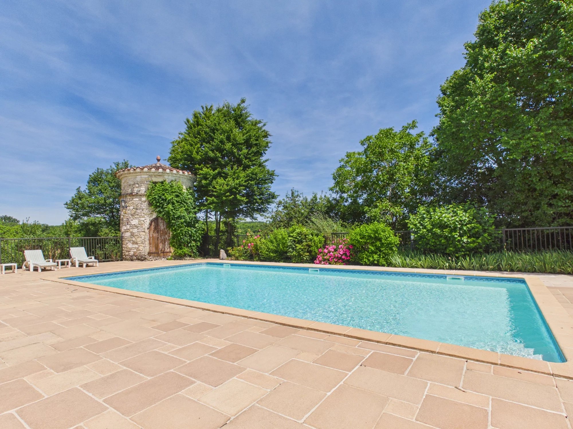 Secluded 200 year old renovated 8 bedroom barn, Midi-Pyrénées – France – BVI85237