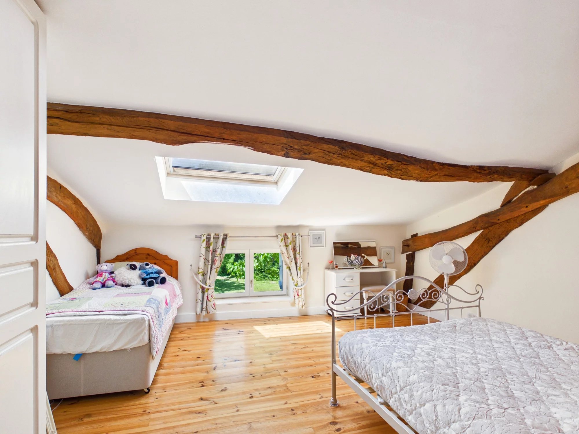 Secluded 200 year old renovated 8 bedroom barn, Midi-Pyrénées – France – BVI85237