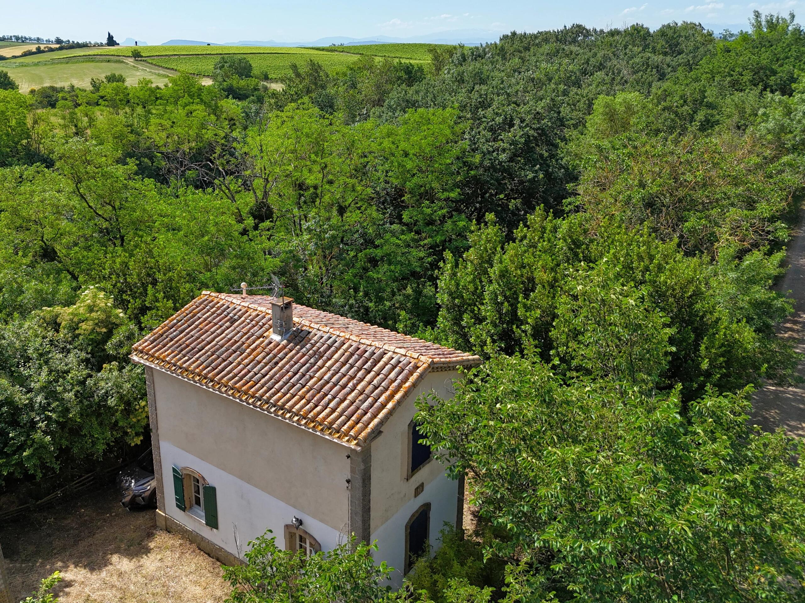 Former railway cottage in a tranquil spot with land, Languedoc-Roussillon – France – BVI85658